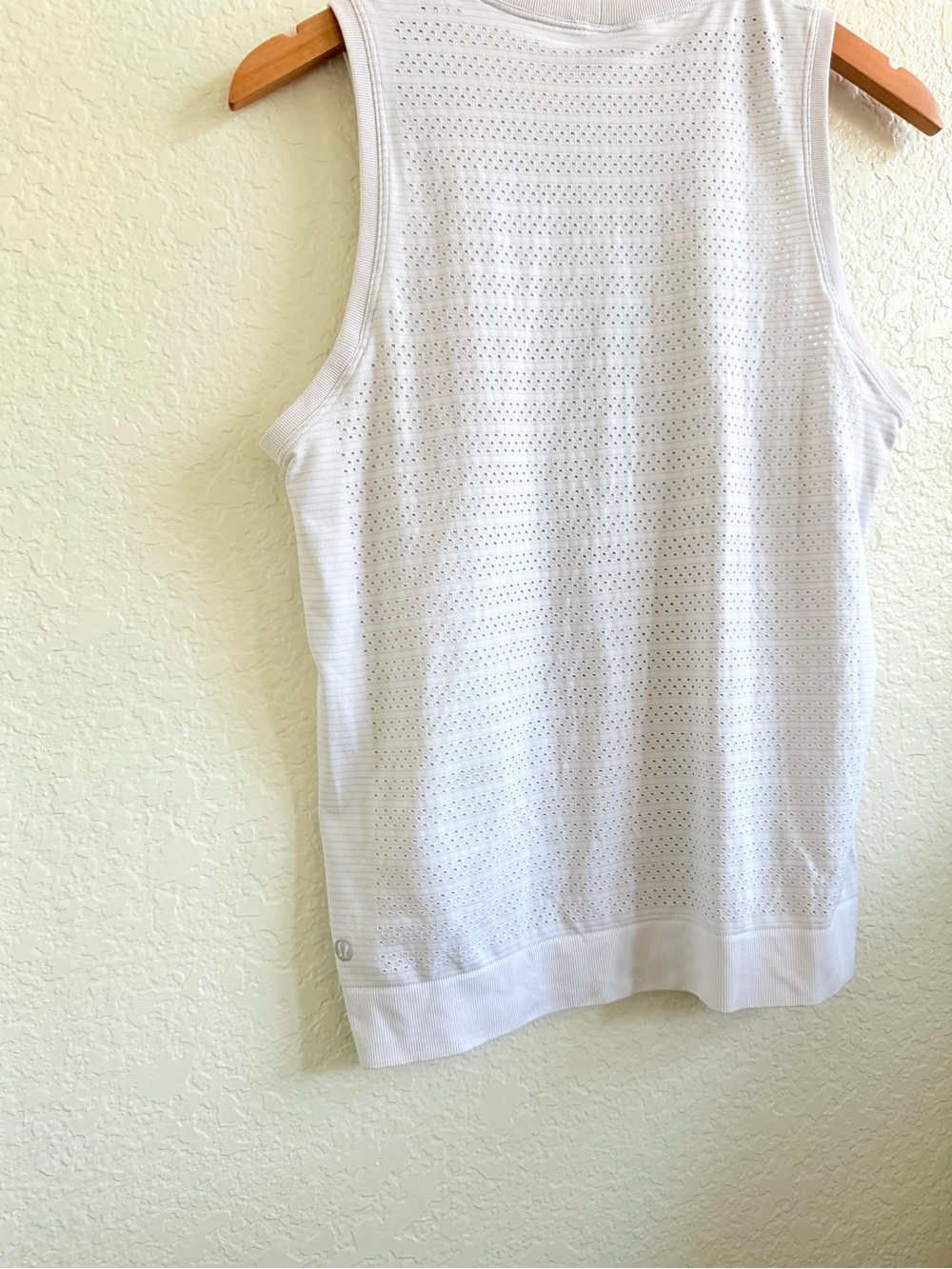 Lululemon Swiftly Breathe Muscle Tank Top White Sleeveless Perforated Knit 6 - Picture 6 of 6